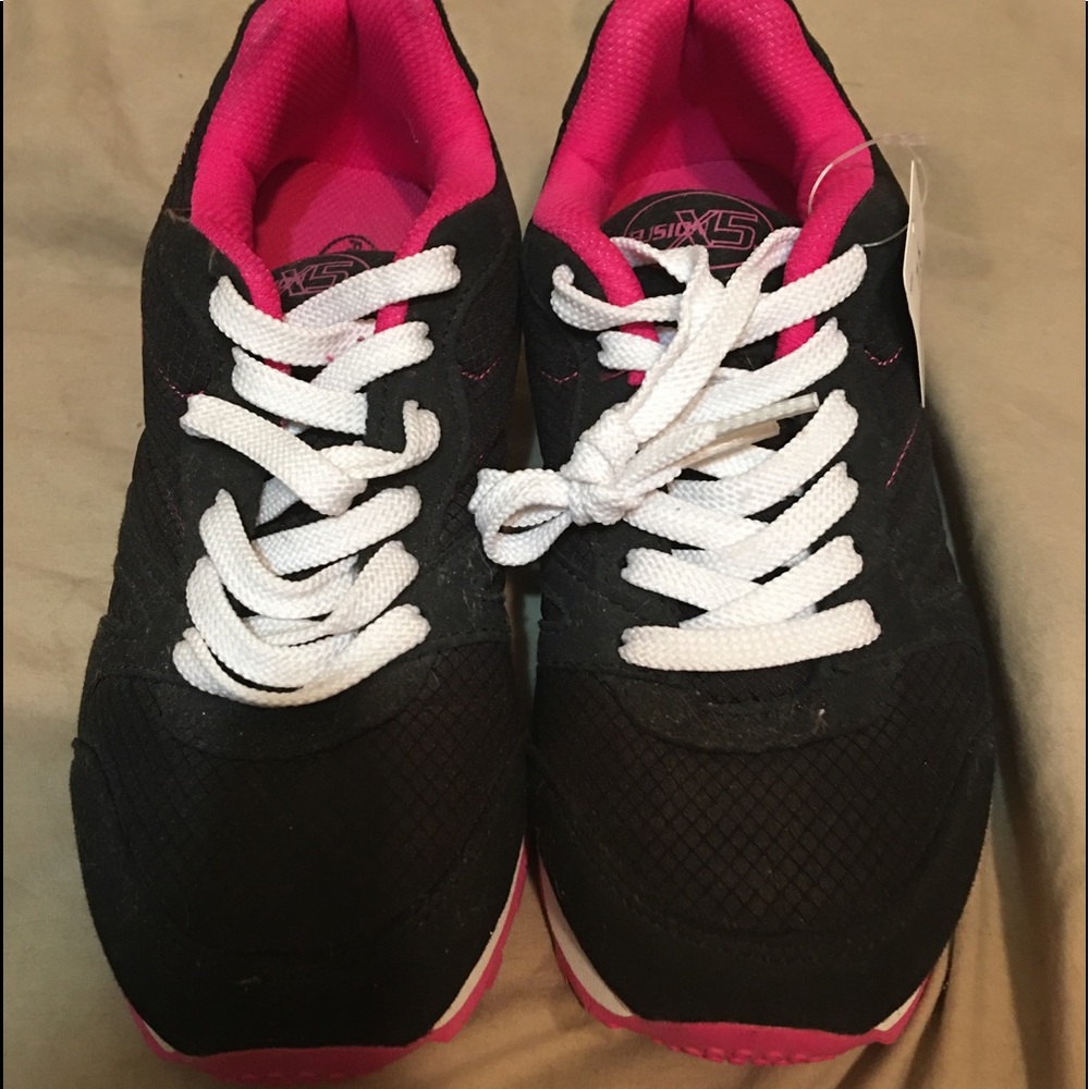 Women’s Size 7.5 Fusion X5 Sneakers